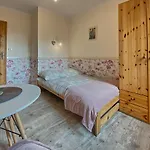 Dom Pod Wedrownym Aniolem Проживание в семье *